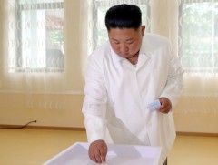 Умард Солонгосын удирдагч Ким Жон Ун орон нутгийн сонгуульд санал өгчээ