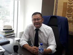 Ц.Төмөрбаатар: Аавыгаа хүлээгээд байхаар нь өвөөг аав шиг хувцаслаад гадаа зогсоосны ард би мэндэл..