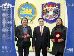 “The Hu” хамтлагийг Нийслэлийн дээд шагнал “Хангарди одон”-оор шагналаа