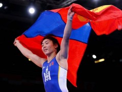 С.Батцэцэг, Х.Болортуяа нар Төрийн дууллаа эгшиглүүллээ