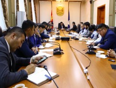 Удаа дараа хариуцлагагүй ажилласан албан тушаалтнуудыг үүрэгт ажлаас нь чөлөөлөхөөр боллоо