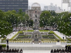 Япон улс атомын бөмбөгдөлтөд өртсөн хүмүүсийн дурсгалыг хүндэтгэж байна