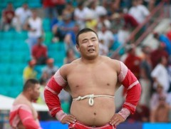 Улсын харцага Д.Анар хоёр өрхөд гэр өгчээ