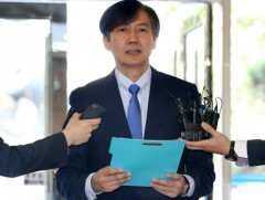 БНСУ-ын Хууль зүйн сайд Чо Кукийн гэр бүлийн хэрэгтэй холбоотой анхны баривчилгаа боллоо