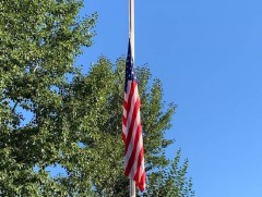 ЭСЯ далбаагаа хагас буулгаж, хүндэтгэл үзүүллээ