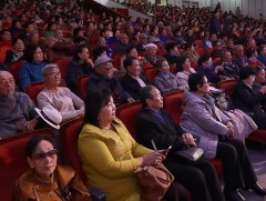 Нийслэлийн удирдлагууд азай буурлууддаа хүндэтгэл үзүүллээ