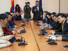 Хотын захирагч авто зам ашигласны төлбөрийг эргэн харж хуулийн хүрээнд шийдвэрлэхээ илэрхийллээ