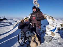 Ч.Тунгалагтуяа Хэнтийн нурууны ноён оргил Асралт хайрханы оргилд хүрчээ