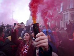 Германд хөлбөмбөгийн хөгжөөн дэмжигчид анх удаа тоглолтын үеэр пиротехникийн хэрэгсэл ашиглана 