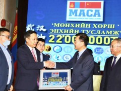 БНХАУ-д төгсөгчдийн нэгдсэн холбоо Ухань хотын эмнэлэгт 22 сая төгрөг хандивлав