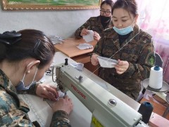 Хилчин бүсгүйчүүд амны хаалт оёжээ