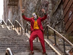 Жүжигчин Хоакин Феникс Оскарын шагнал хүртлээ