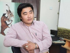 Яруу найрагч Н.Минжинсайханы “Сэтгэл чамайг таньсан ч билүү” цомог сонсогчдын гарт очлоо