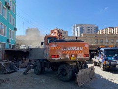 Хавдар судлалын үндэсний төвийн зүүн гарцыг албадан чөлөөлж байна