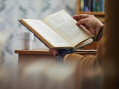 Амралтын номын сан: Яруу найрагч, сэтгүүлч, цаасан барын урлаач Ц.Галбадрах 