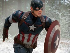 Крис Эванс нүүрэндээ 90 оёдол тавиулсан хүүд “Ахмад Америк”-ийн бамбай бэлэглэнэ