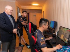 Монголын электрон спортын холбооны төлөөлөл, тамирчид Элчин сайд Майкл С.Клеческитэй уулзлаа