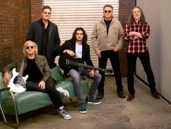 “Ийглес” хамтлагийн уран бүтээлийн тухай