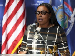 Рочестер хотын захирагч албан тушаалаасаа огцрохгүйгээ мэдэгдлээ 