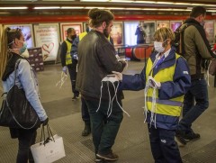 Италид нийтийн тээврээр зорчиход мөрдөх түр журам гаргажээ