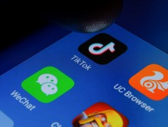 АНУ: “TIKTOK” болон “WECHAT”-ыг утсандаа суулгахыг хориглов