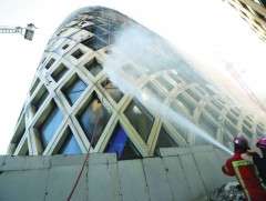 Бейрутын худалдааны төвд гал гарчээ 