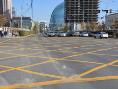 Замын цагдаа энгийн үед уулзвар гарцанд биечлэн хөдөлгөөн зохицуулах үүрэг байдаггүй