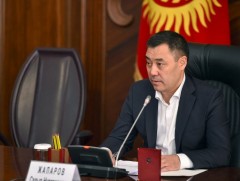 Киргизийн Ерөнхий сайд Ерөнхийлөгч Сооронбай Жээнбековыг огцорсны зарлалаа