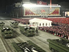 Умард Солонгос шумбагч онгоцноос харвах зориулалтын шинэ баллистик пуужинг танилцууллаа 