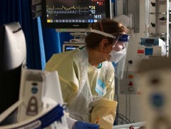 Британийн засгийн газар хөл хорионы дэглэм мөрдөхийг иргэддээ уриалсаар байна