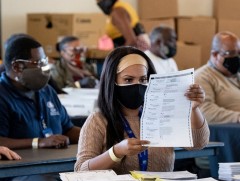 АНУ-ын Жоржиа мужид дахин сонгуулийн санал тооллого болж байна