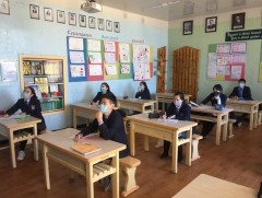 Дархан-Уул аймгийн төгсөх ангийн сурагчид танхимаар давтлага авч эхэлжээ 