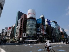 Японы засгийн газар онц байдлын дэглэмийн хугацааг сунгана