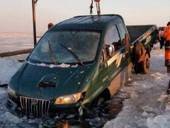 Буйр нууранд живсэн хоёр автомашиныг гаргав