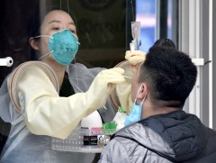 Гадаад ажилчдаас PCR шинжилгээ авах тухай Сөүлийн захиргааны шийдвэр шүүмжлэлд өртжээ 