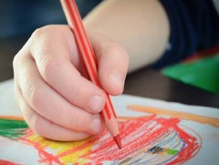 Захын дүүрэгт оршин суудаг хүүхдүүдийн дунд гар зургийн уралдаан зарлалаа