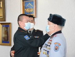 Хурандаа цол олголоо