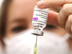 Оксфордын их сургууль хүүхдэд хийж байсан вакцины туршилтаа түр зогсоожээ 