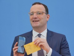 Германд  “Ковид-19”-ийн эсрэг дархлаажуулалтын  цахим  үнэмлэх олгож эхэллээ