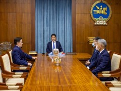 Монгол Улсын Ерөнхийлөгч У.Хүрэлсүхэд УИХ-ын дарга, Монгол Улсын Ерөнхий сайд нар бараалхав