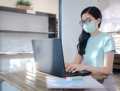 Амны хаалтаа зөв хэрэглэх, битүү орчинд удахгүй байх нь халдвар авахаас сэргийлнэ 