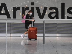 Британи олон улсын аялалд тогтоосон хязгаарлалтаа сулруулна