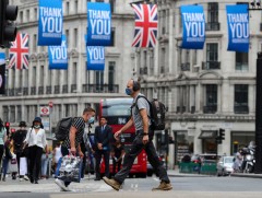 Их Британи хөл хорио, хязгаарлалтаа сулруулах хугацааг ирэх сарын 19-н хүртэл хойшлууллаа 