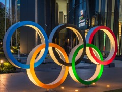 Дуулианд холбогдсон хөгжмийн зохиолчийн аяыг Токиогийн олимпын нээлтийн ёслолоос хасжээ 