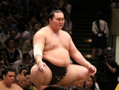 Хакүхо М.Даваажаргал 45 дахь түрүүгээ аавдаа зориулжээ 