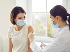 Серби улсад коронавирусний эсрэг вакцины 3 дахь тунгийн тарилга эхэлжээ  