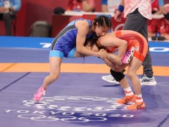 Ц.Намуунцэцэг хүрэл медалийн төлөө барилдлаа