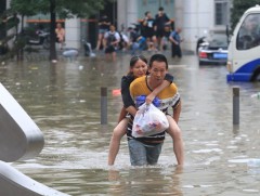 БНХАУ-д үерт 300 гаруй хүн амь эрсдээд байна  