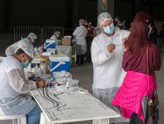 Сан-Паулу хотын насанд хүрсэн бүх хүн вакцины эхний тунг хийлгээд байна 