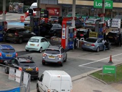 Их Британи: Гадаад ажилчдад түр виз олгож, өндөр цалинтай ажиллуулна